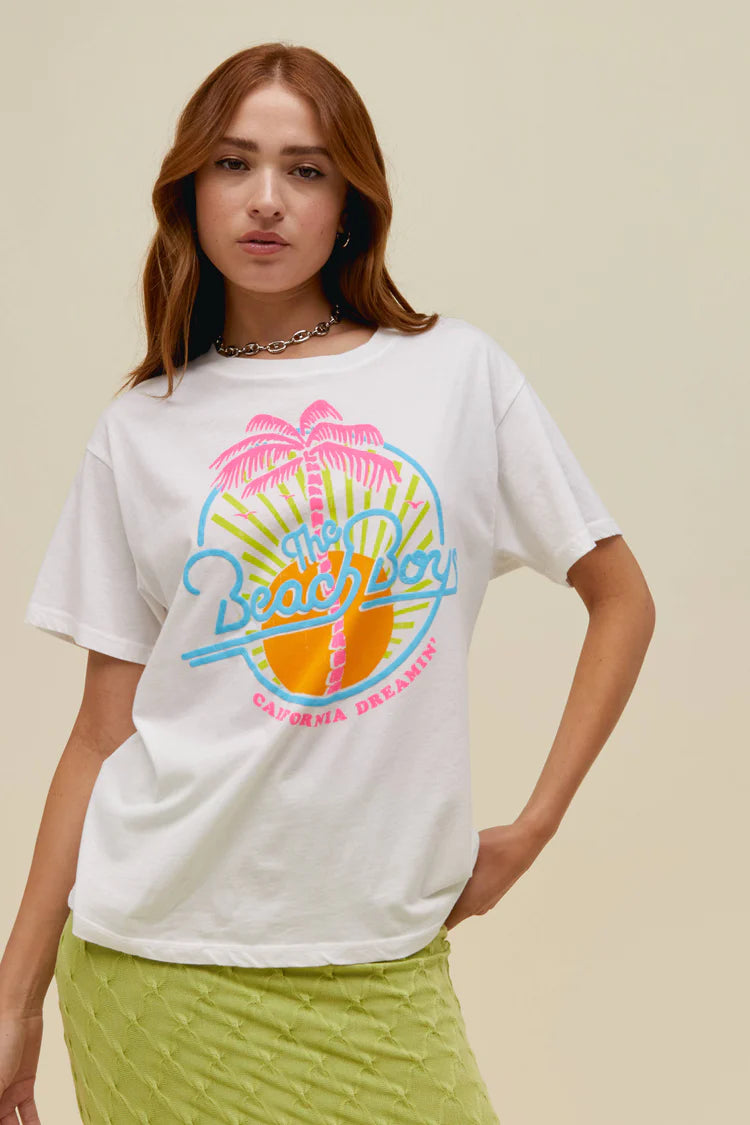 THE BEACH BOYS CALIFORNIA DREAMIN' BOYFRIEND TEE IN VINTAGE WHITE