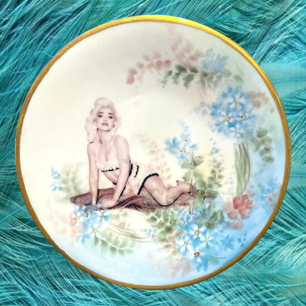 SABRINA CARPENTER PLATE