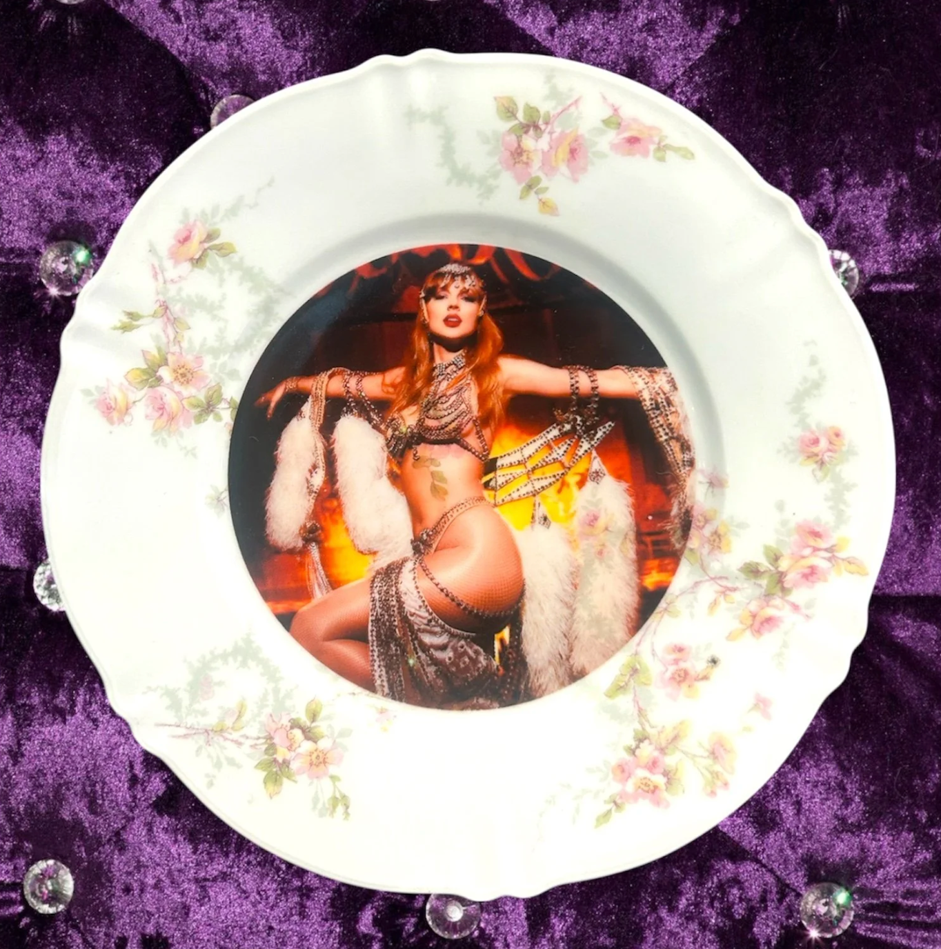 TAYLOR SWIFT SHOWGIRL PLATE