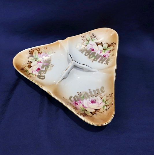 DRUGS TRIANGULAR TREAT DISH