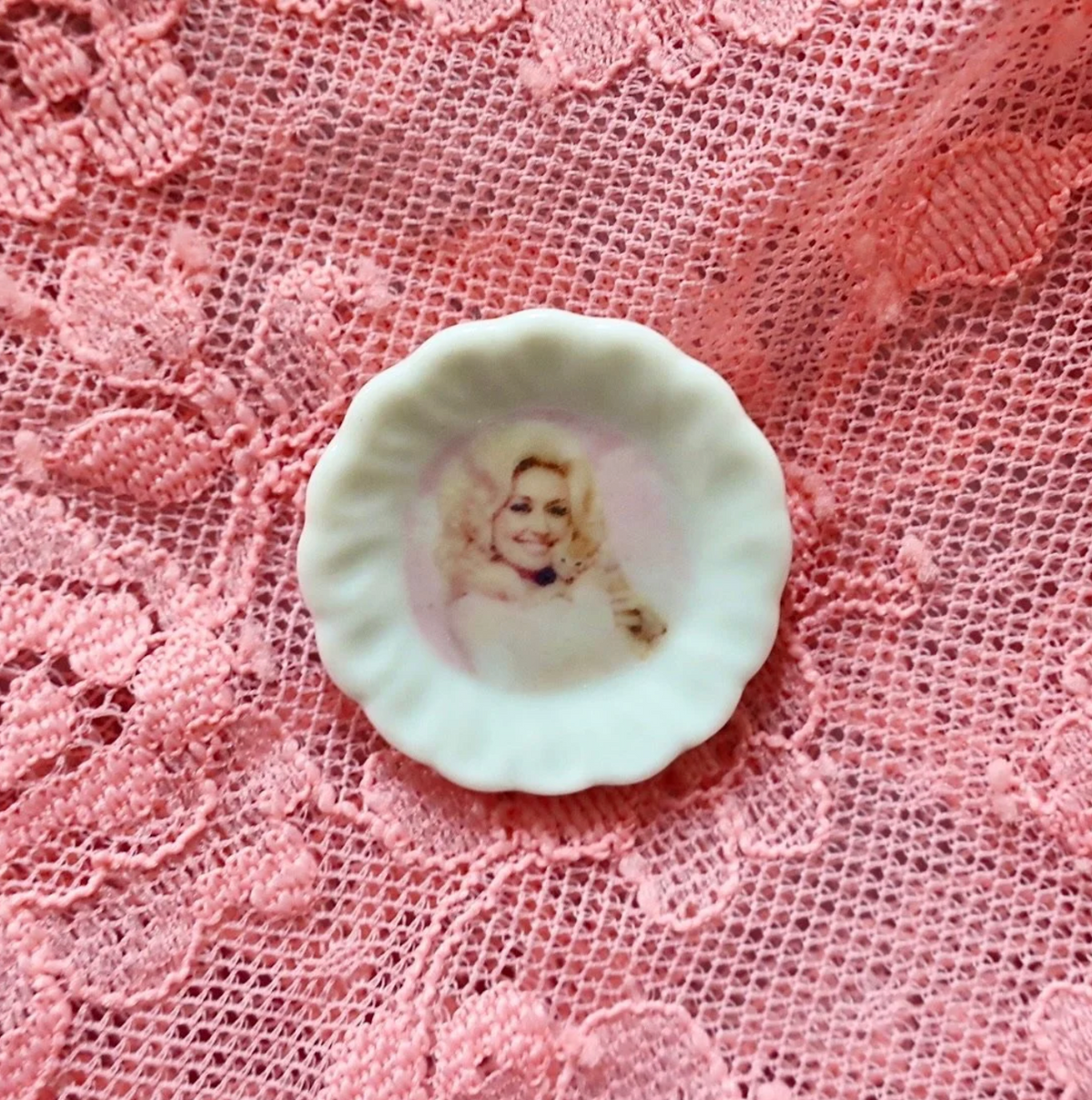 DOLLY MAGNET